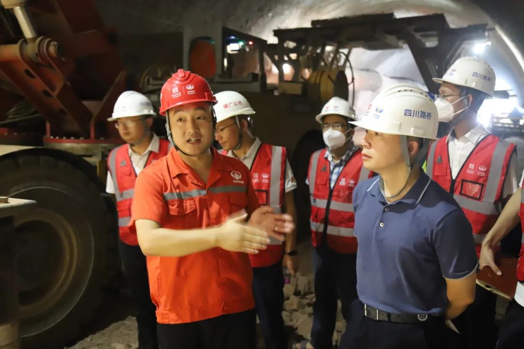 蜀道集團建設管理部副部長武洲到鎮(zhèn)廣高速B4、B5項目檢查指導工作